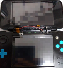 【画像】ワイ、母親に「思い出の3DS」を真っ二つにされるｗｗｗｗ