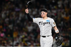 ドジャースが佐藤輝明争奪戦から撤退へ、ヤンキースとフィリーズの一騎打ちへ