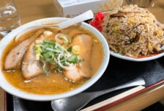 ラーメン半チャーハンセットvsラーメン餃子セット