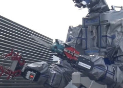 【動画】JR西日本が「量産型人型ロボット」を11月から導入 →あまりのかっこよさにネット民大興奮ｗｗｗｗｗｗ