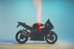 バイクとか言ううるさくて排ガス臭くて荷物もたいして詰めなくて転んだら大事故になる危険な乗り物ｗｗｗｗｗｗｗｗ