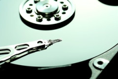 7200rpmのHDDを外付けケースで使っている人温度はどうよ(居るのか)？　平気で50℃後半になりそうな印象があるのだけど