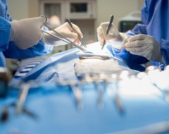 【閲覧注意】医師「肛門からの巨大なディルド摘出手術を行う...ｯ！」ﾋﾞｼｯ👨‍⚕️