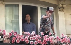 パリの中国系店主、自分の店に侵入しようとする暴徒たちに「臭いから」と香水を吹きかける→最悪の事態に・・・