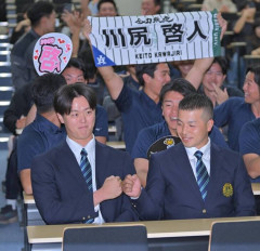 亜細亜大学・前嶋捕手、中日ドラゴンズから3位指名され嬉しすぎて泣いてしまう