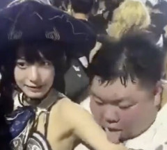 【動画】中国の美人コスプレイヤーさん、コスプレ会場で妖怪あかなめにベロベロ舐められてしまうｗｗｗｗｗ