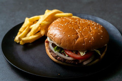 【物議】マックが390円の「サンキューペア」を発売するもサイドの『ポテトのサイズ』が不明でネット民が疑心暗鬼になってしまうｗｗｗｗ