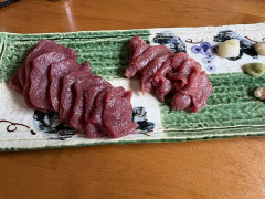 業スーの馬刺し、これでおよそ900円