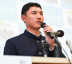 山梨学院の二刀流・菰田陽生が相思相愛・日本ハムから単独1位指名 「日本ハムさんに行きたかった」