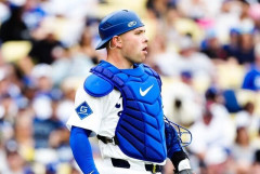 ドジャースのラッシングが右肘手術　捕手復帰まで９カ月