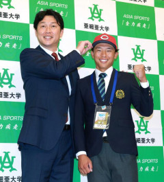 広島ドラ1山里（遊撃手）「絶対1位はないと思ってた。まさかという感覚。運が良かった」