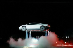 イーロン「これがホンモノの空飛ぶ車だぞ？」