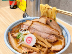 立ち食い蕎麦屋のラーメン、うまそう