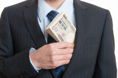 【悲報】経理さん、2億円を横領して全額投げ銭に使用！会社は倒産ｗｗｗｗ