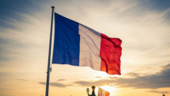 フランス人「騙されないで！日本人を煽ってるのはフランス語を話す移民や黒人・アラブ系です！生粋のフランス人と彼らを見分ける特徴が“コレ”です！日本万歳！」