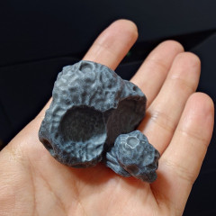 【一番くじ】ガノタ「謎の石は何かの作中に出てるはず…！」担当者（ただのスペースデブリなんだよなぁ…ｗ）