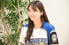 【画像】日ハム派アイドル、元モー娘。・牧野真莉愛さんがTVでヘソ丸出し！　→　ファンが拡大した結果、正体はもっとヤバい◯◯だったと判明ｗｗｗｗｗ