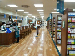 【悲報】丸善ジュンク堂、週5フルタイムを最低賃金のアルバイト募集→「正社員で雇えよ」の声相次ぐ