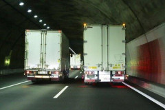 【悲報】大型乗りの者だけど、トラック運転手に対して言わせてくれ