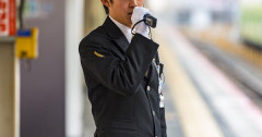 高校の同級生「大学の友達がお前の連絡先を知りたがってる」俺「べつに教えていいよ」クール系の美人「よろしくです＾＾」俺「！？」,,
