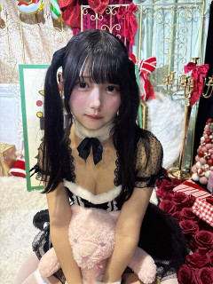 【画像】たまに顔と身体の肌の色が違うまんさんいるでしょ
