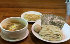 【悲報】ラーメン屋「パスタや蕎麦が1000円超えても許されるのに、ラーメンだと文句が出る」ｗｗｗｗｗ
