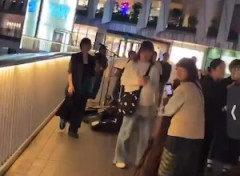 【動画】許可証ある？梅田の路上ライブに凸した迷惑配信者。