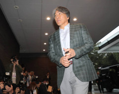 松井秀喜新監督「頑張っていきましょう」と挨拶回り　「トレーナー室で西舘投手が爆睡してましたけど」と起床後に対面も　思い出のＧ球場電撃訪問