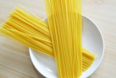 パスタ一人前の量、「８０ｇ」か「１００ｇ」で意見が分かれる模様