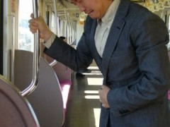 【深刻】男性「オナラが止まらない病気を持っています。この間、ついに職場で爆音で放屁してしまいました」