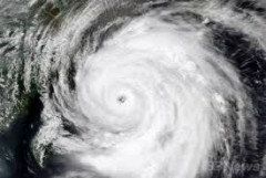 台風でも出勤するのが社会人として当たり前ですか？