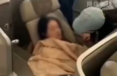 「わたしは北京大学法学部の学生よ！」飛行機内でエコノミークラスの中国人がビジネスクラスの座席を無断で占領、大暴れで警察につまみ出される