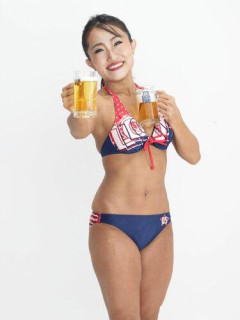 【画像】誕生日迎えたキンタロー。（45）“布面積少なめ”ビキニで鍛え上げられた美ボディあらわ「あらナイスバデー」「か、カッコいい」