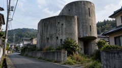 【不気味すぎる】街中にひっそり存在する「何のためにあるのか分からない建物」…怖い家・謎の建造物を語ろう