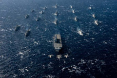 NATO海軍部隊が一体となり、壮観な共同航行演習を披露！