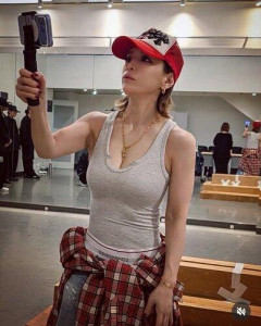 【悲報】浜崎あゆみさん、引き締まった肉体美を披露して「すごい努力の筋肉」と絶賛されるｗｗｗｗｗｗｗｗｗｗ