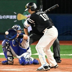 「あそこはめちゃくちゃ悩んだ」ソフトバンク小久保監督、7回1死三塁での決断　延長11回の熱戦制し、初戦制す