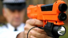 フランス警察、暴徒鎮圧のため”衣服を貫通する○○ピストル”の導入を要請！なんだこれ！？