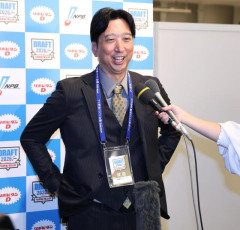 【動画】藤川監督、首脳陣に拍手されて首をかしげるｗｗｗｗｗｗ