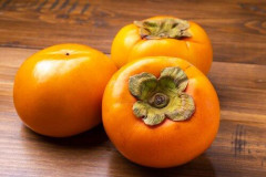 【悲報】柿「不味いです」「ジジババしか食べません」「熊とカラス呼びます」←こいつの存在価値
