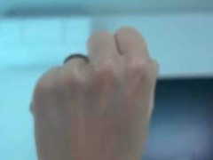 可愛い子が真似をしてくる。私がパっと手を開く → 彼女はこうします…
