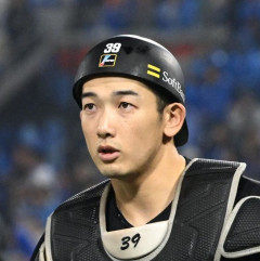 ソフトバンク山本祐大、出ながら治す