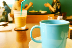 【悲報】「コーヒー1杯に出せる額は？」男性「300円まで…」女性「700円！」