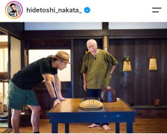 【画像】中田英寿さん、黒Ｔ＆短パン姿からのぞく腕筋、ふくらはぎ筋　竹工芸家を訪問「鍛えてるのか」