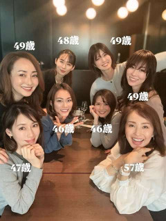 【画像】最近のアラフィフ女性、綺麗すぎるwww