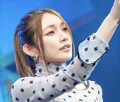 【画像】令和最新版の後藤真希(41)、くっきり下着が透けてしまう...