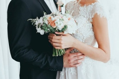 【悲報】同じ会社の元カノ、別の同僚と結婚
