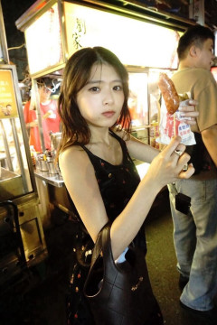 【画像】出口夏希、ぶっとい肉棒を咥えてパシャリ