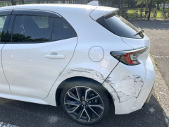 AI悪用の「保険金不正請求」が急増、車の損傷写真をAIで加工して事故偽装