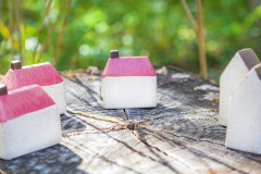 分譲地の境界フェンスをどうするか悩んでいる。こちらが一番最初に建て終わったんだが…